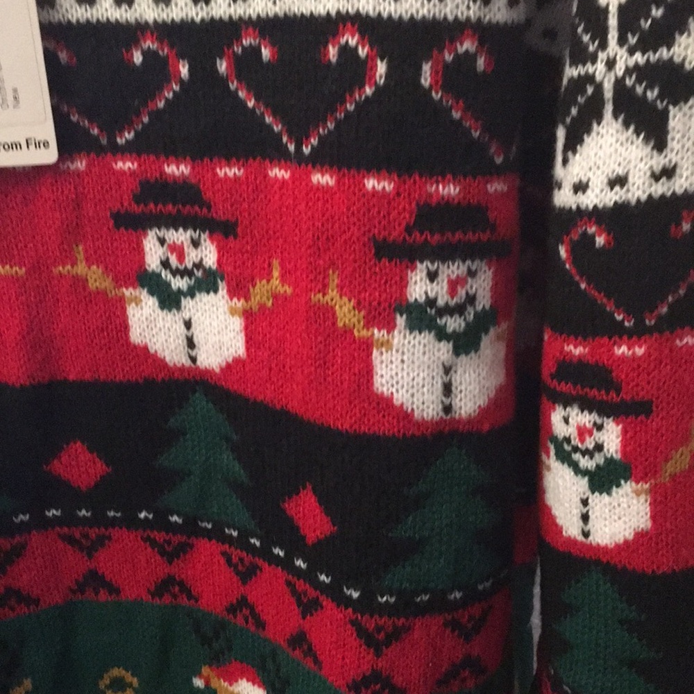 Festive Red Sweater - Picture 4 of 7